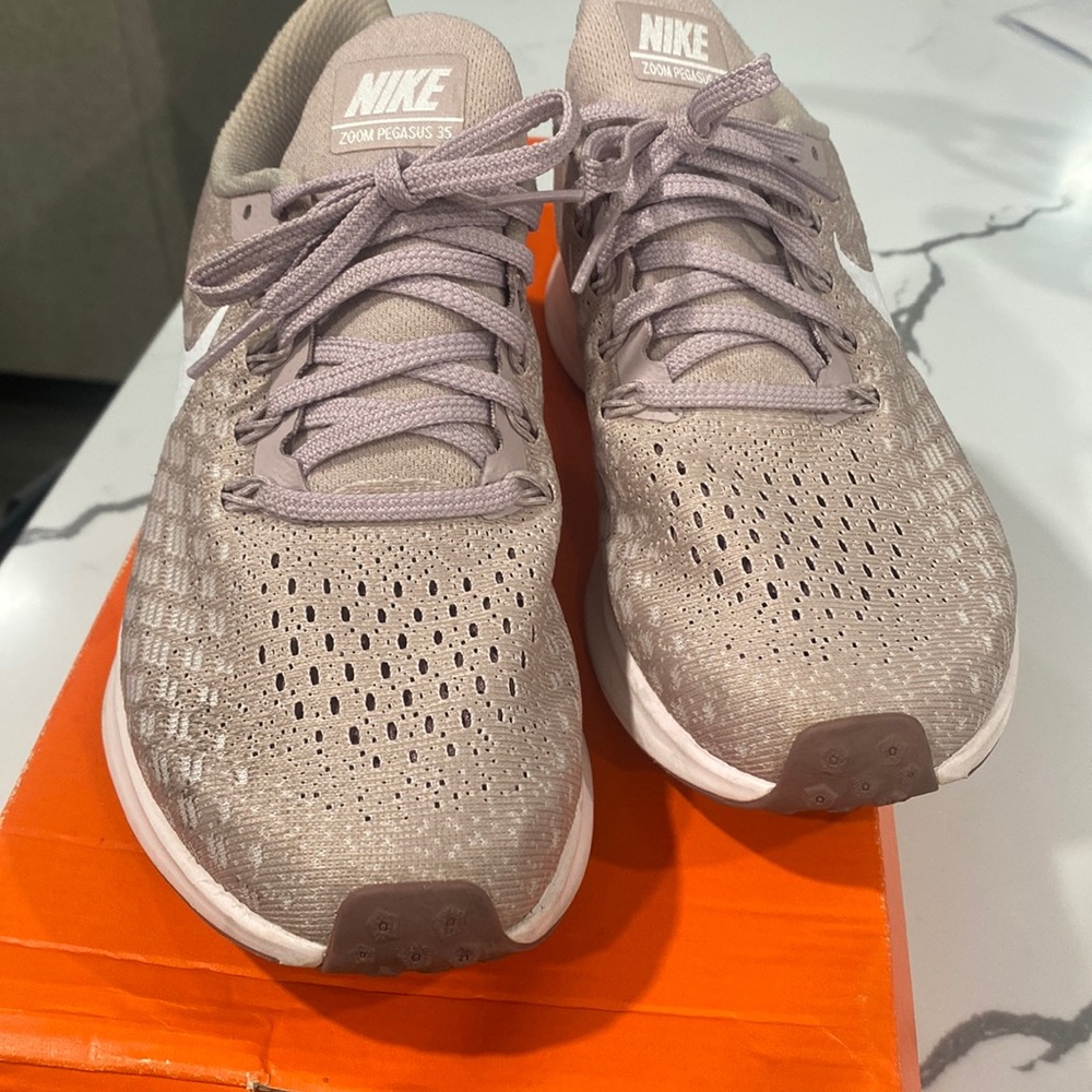 Nike women’s zoom pegasus